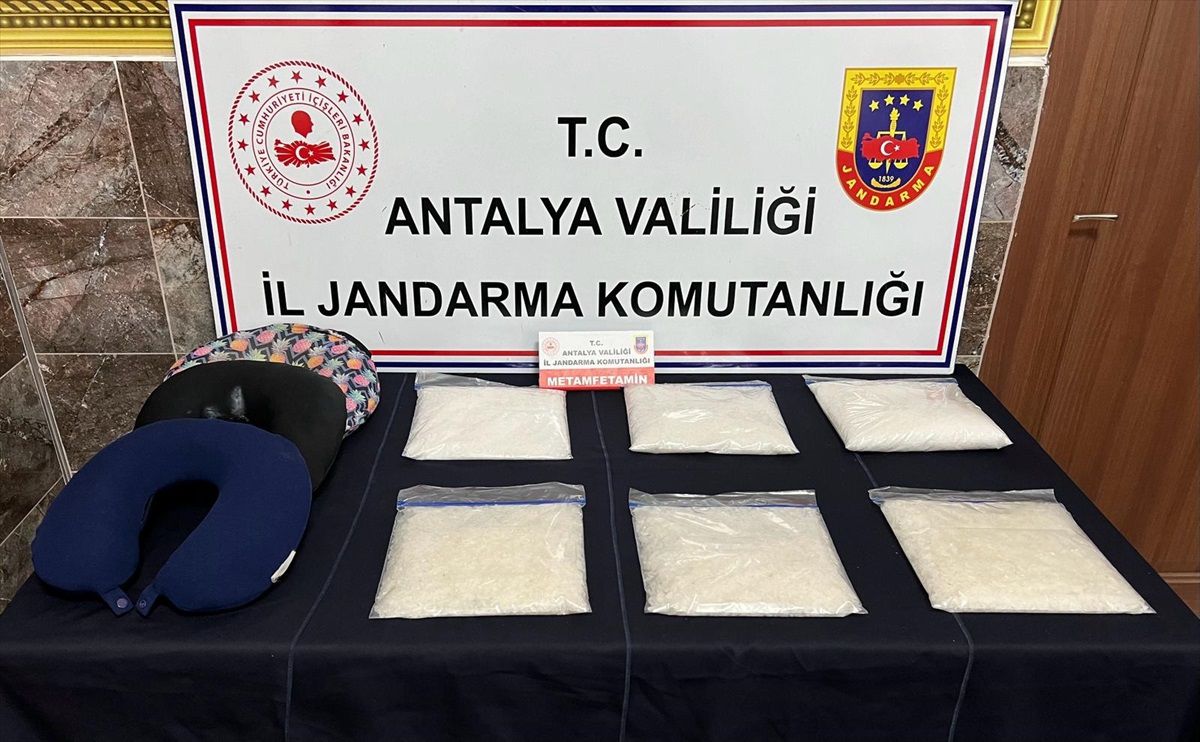 Antalya\'da 6 kilo 150 gram uyuşturucu ele geçirildi, 3 zanlı tutuklandı