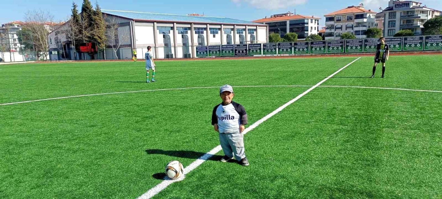 Buldanspor ile Pamukkale U 15 Maçının Başlama Vuruşunu Ahmet Balaban Yaptı