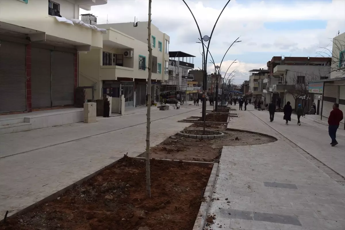 Batman Valisi ve Belediye Başkan Vekili Ekrem Canalp, 2. Gülistan Caddesi\'ndeki çalışmaları inceledi