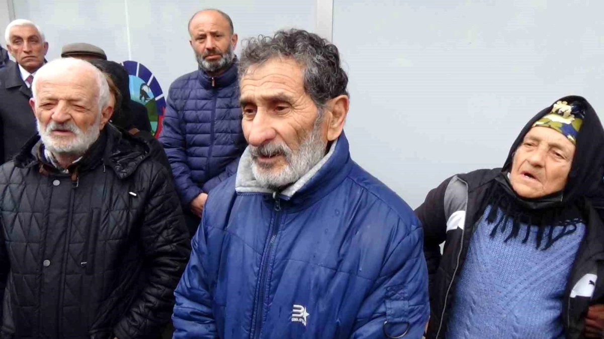Tunceli Belediyesi\'nde Çöp Toplama Aracından Düşen İşçinin Ailesi Tepki Gösterdi