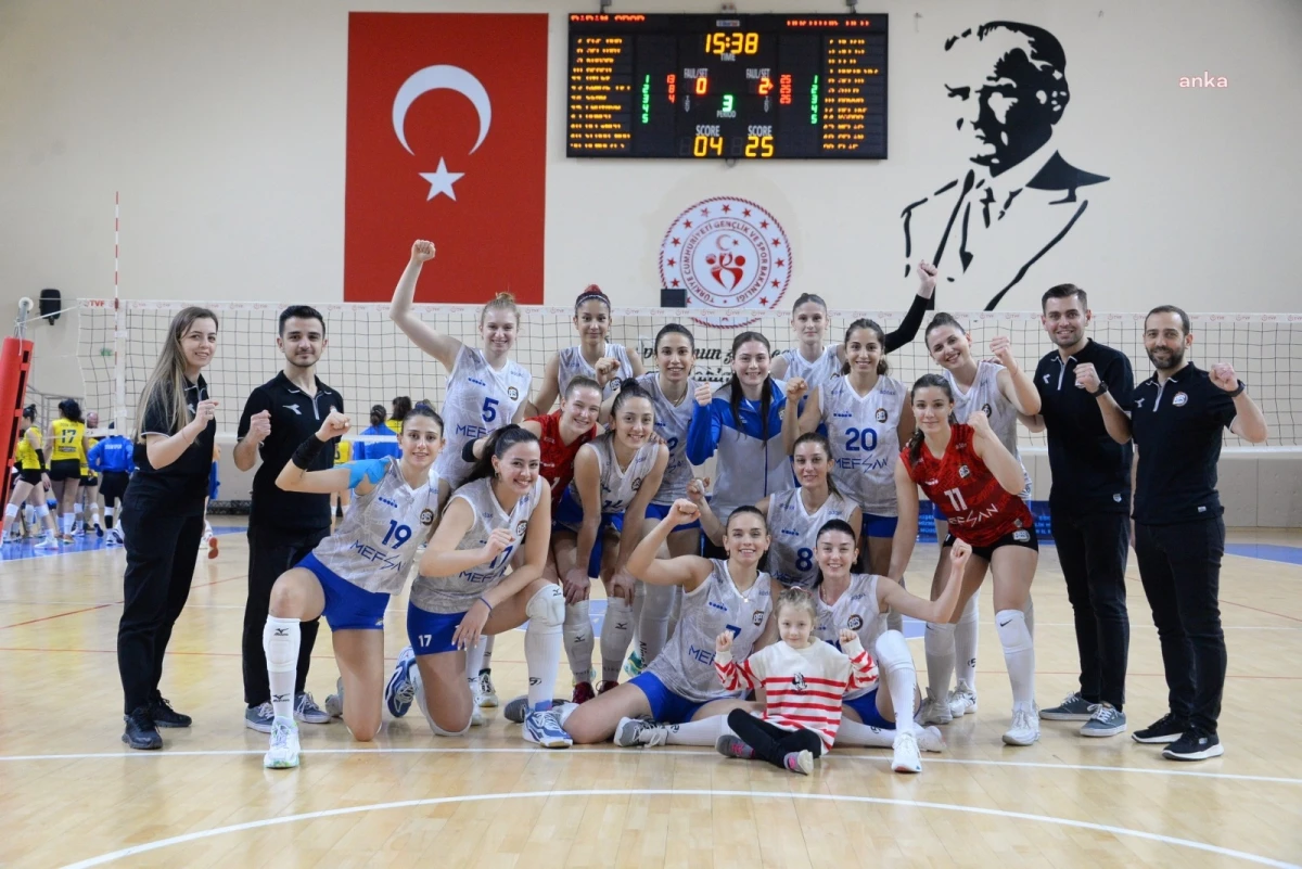 Bozüyük Belediyesi Eğitim ve Spor Kulübü Voleybol Takımı, Didim\'i 3-0 yenerek yarı finale çıktı