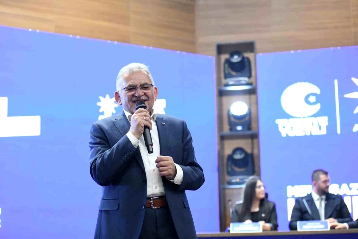 Kayseri Büyükşehir Belediye Başkanı Dr. Memduh Büyükkılıç, AK Parti Melikgazi İlçe Danışma Meclis Toplantısı\'na katıldı