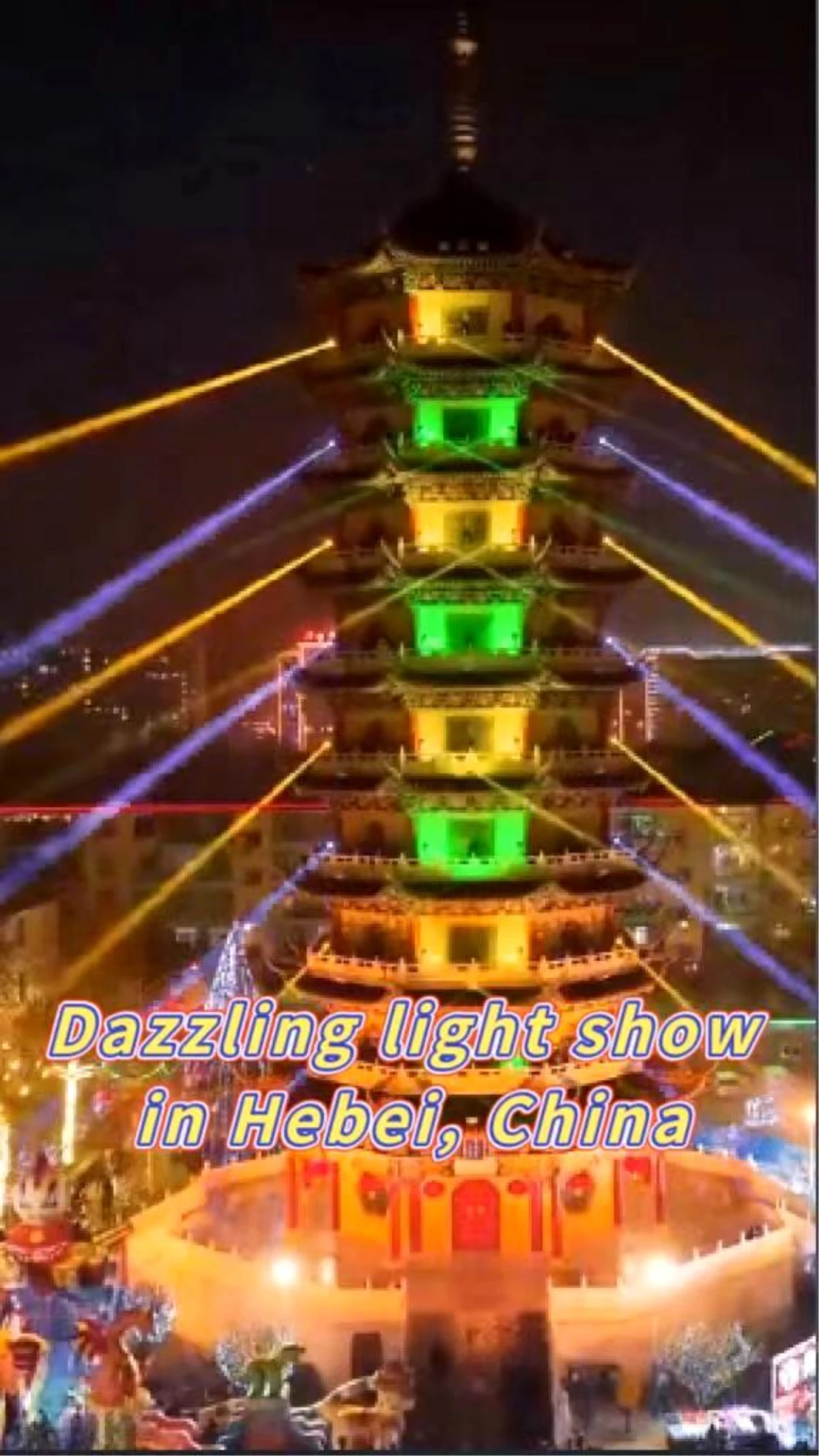 Çin\'de antik yapı ışık gösterisiyle aydınlatıldı