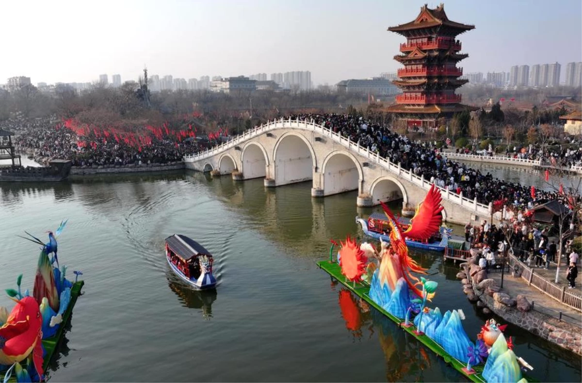 Çin\'de Bahar Bayramı tatilinde yerli turist sayısı rekor kırdı