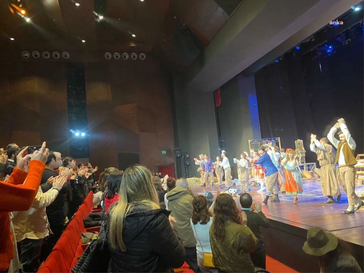 Eskişehir Büyükşehir Belediyesi Şehir Tiyatroları İstanbul\'da Beğeni Topladı