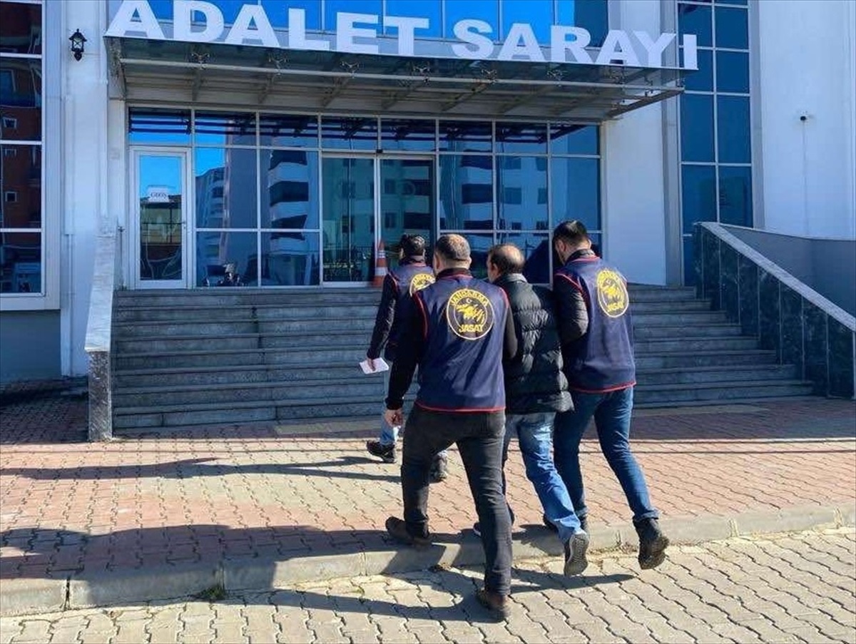 Edirne\'de yakalanan göçmen kaçakçısı tutuklandı