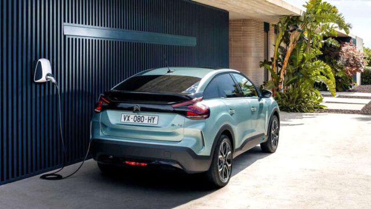 Stellantis, 2023\'te elektrikli otomobillerle rekor kırdı