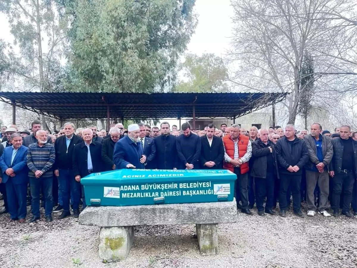 Adana\'nın eski Belediye Başkanı Mehmet Açıkgöz son yolculuğuna uğurlandı