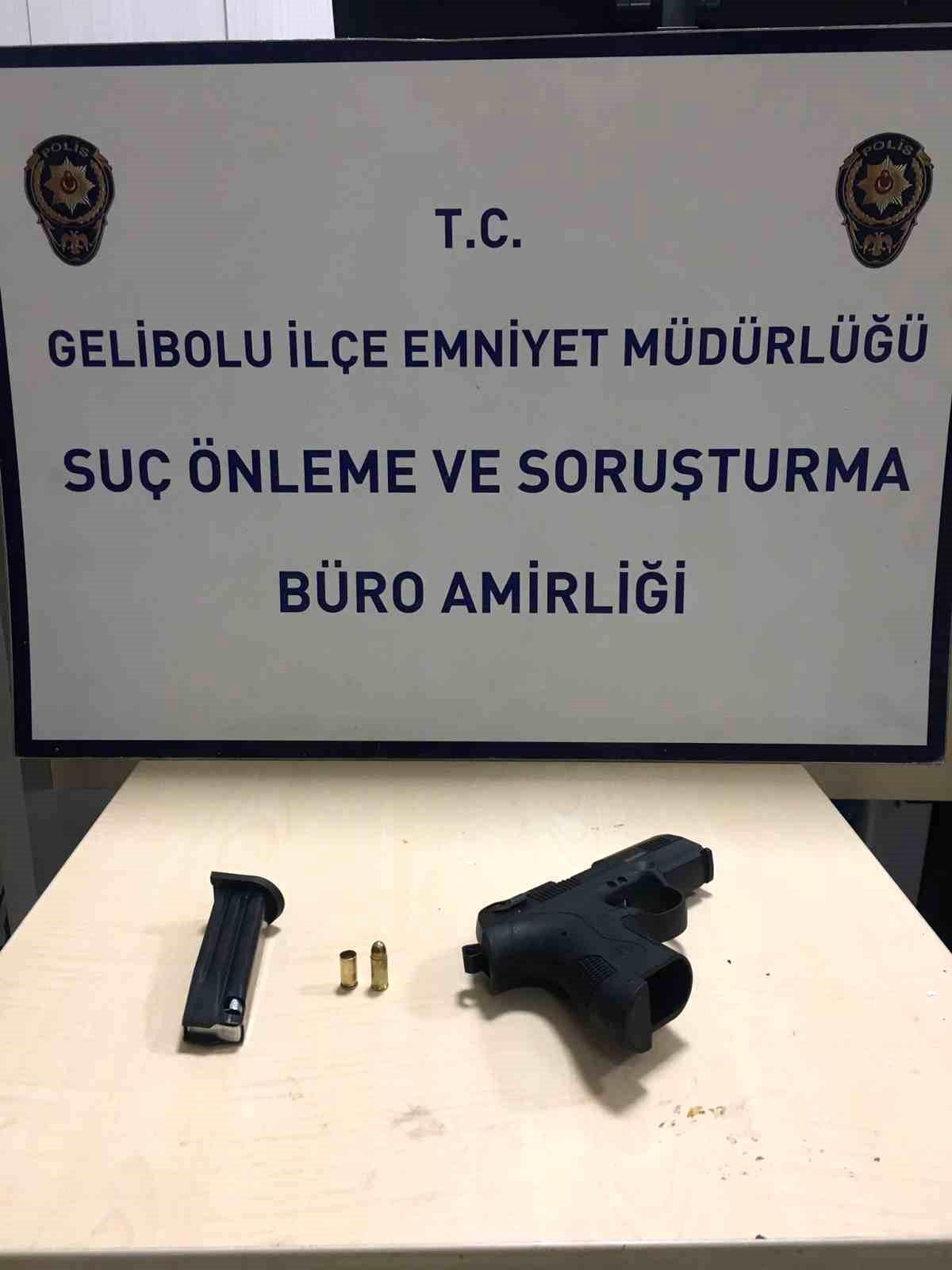 Çanakkale\'de 15 yaşındaki çocuk sokakta rastgele ateş açtı, polis tarafından yakalandı