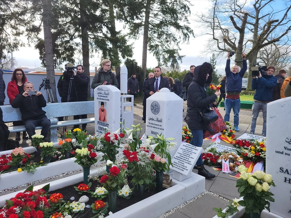 Hanau\'da ırkçı terör saldırısında hayatını kaybedenler için anma töreni düzenlendi