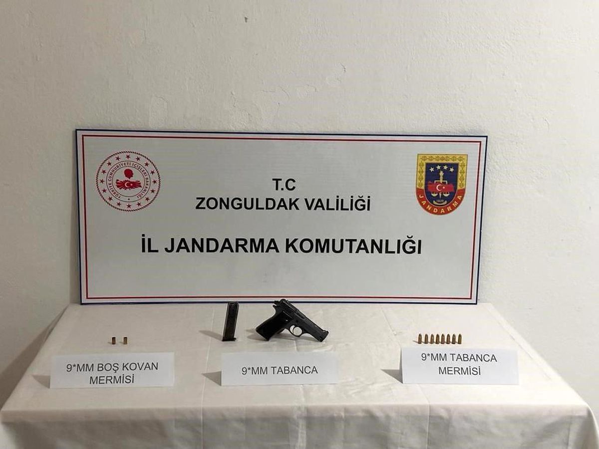 Zonguldak Havalimanı\'nda Şüphelinin Valizinden Silah Çıktı