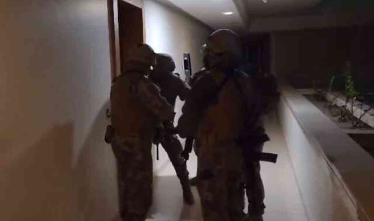 Interpol'ün 12 ülkenin aradığı 23 şüpheli Türkiye'de yakalandı Interpol'ün 12 ülkenin aradığı 23 şüpheli Türkiye'de yakalandı