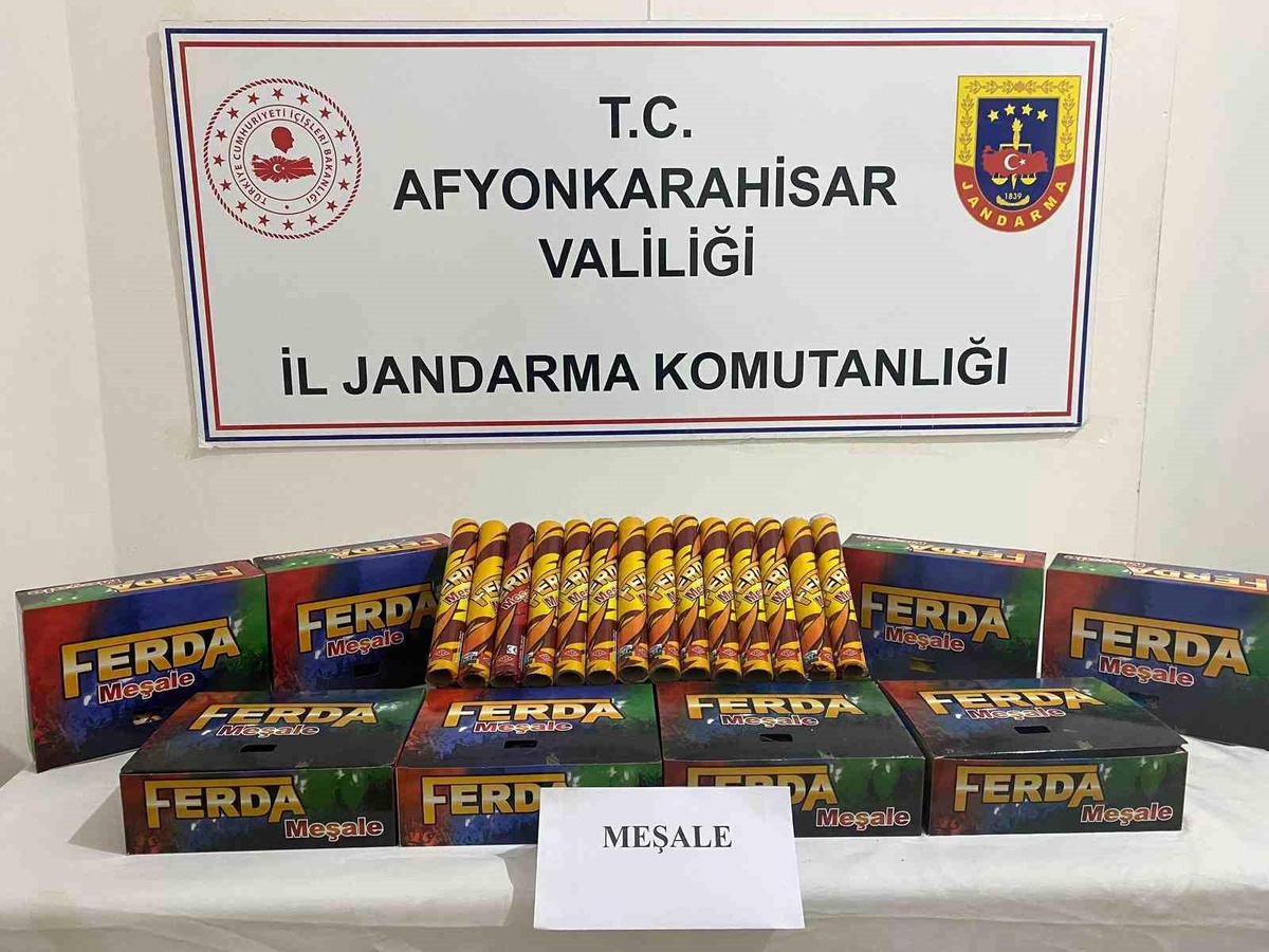 Afyonkarahisar\'da izinsiz havai fişek ve meşale bulunduran züccaciye mağazasına baskın yapıldı