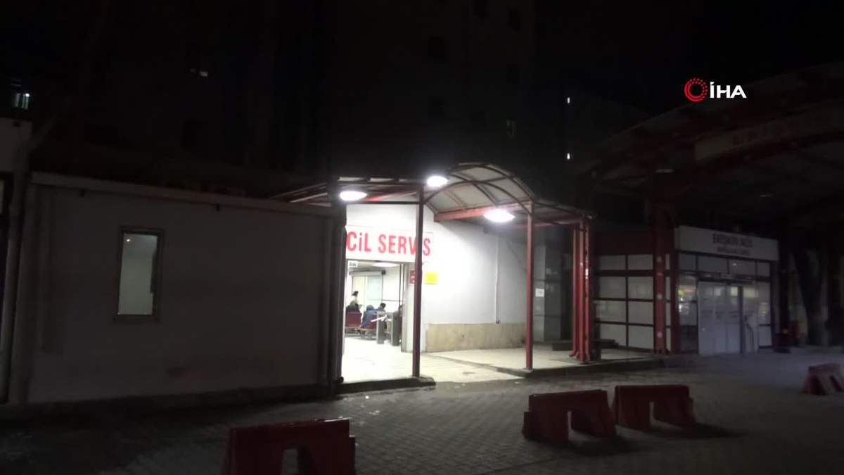 İzmir\'de otomobil ile motosiklet kafa kafaya çarpıştı