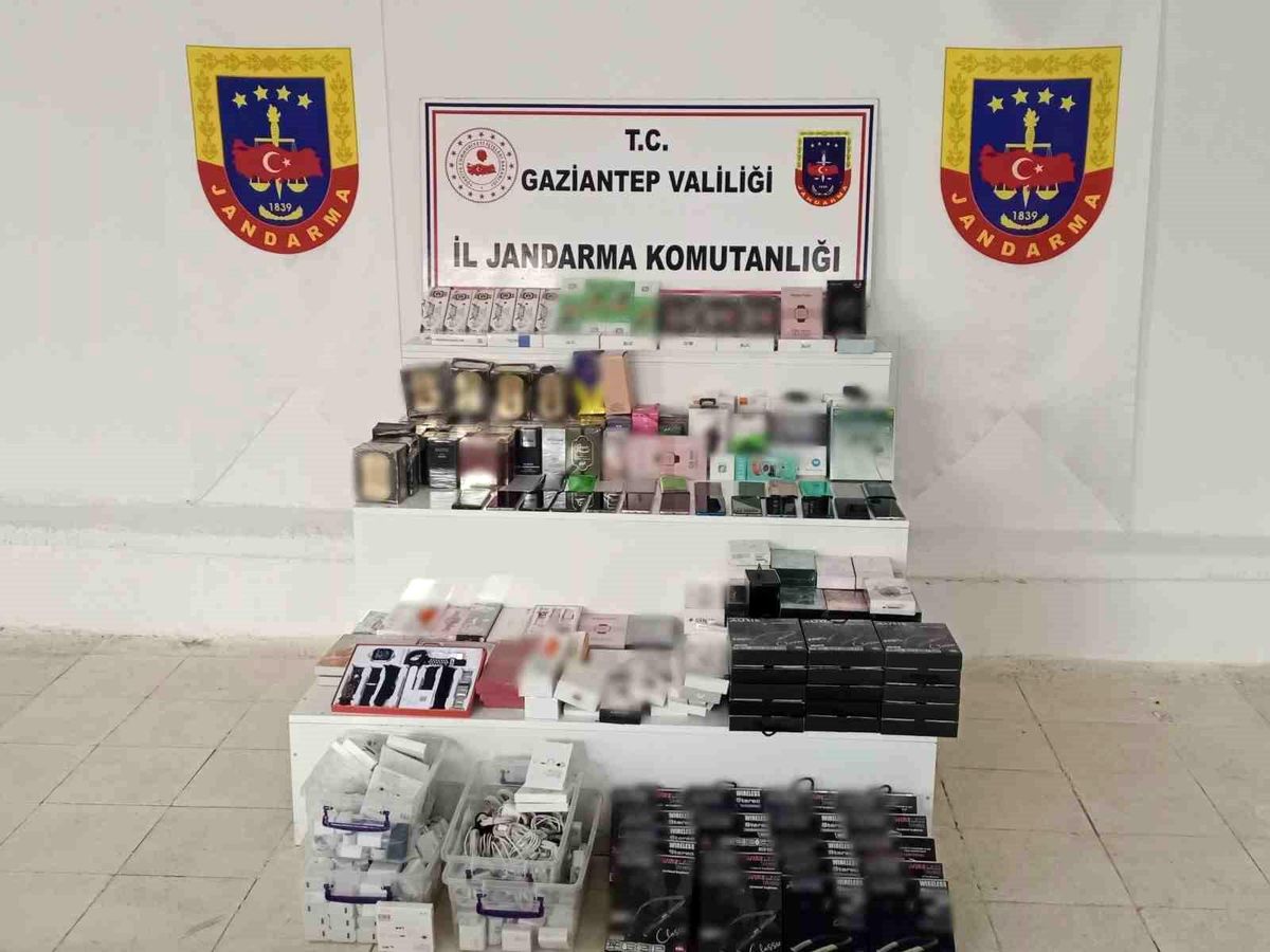 Gaziantep\'te Jandarma Ekipleri 1 Milyon TL Değerinde Kaçak Malzeme Ele Geçirdi