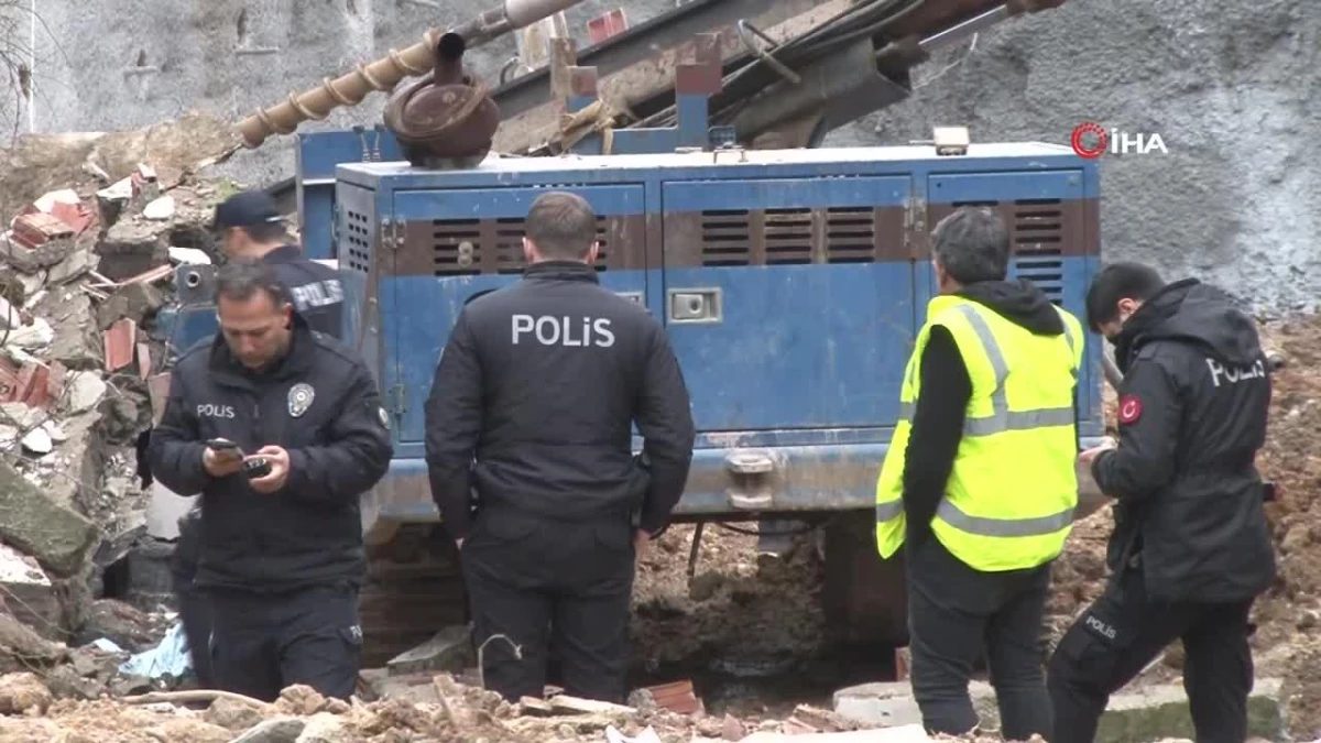Kadıköy\'de istinat duvarı çökmesi: 1 işçi ağır yaralandı