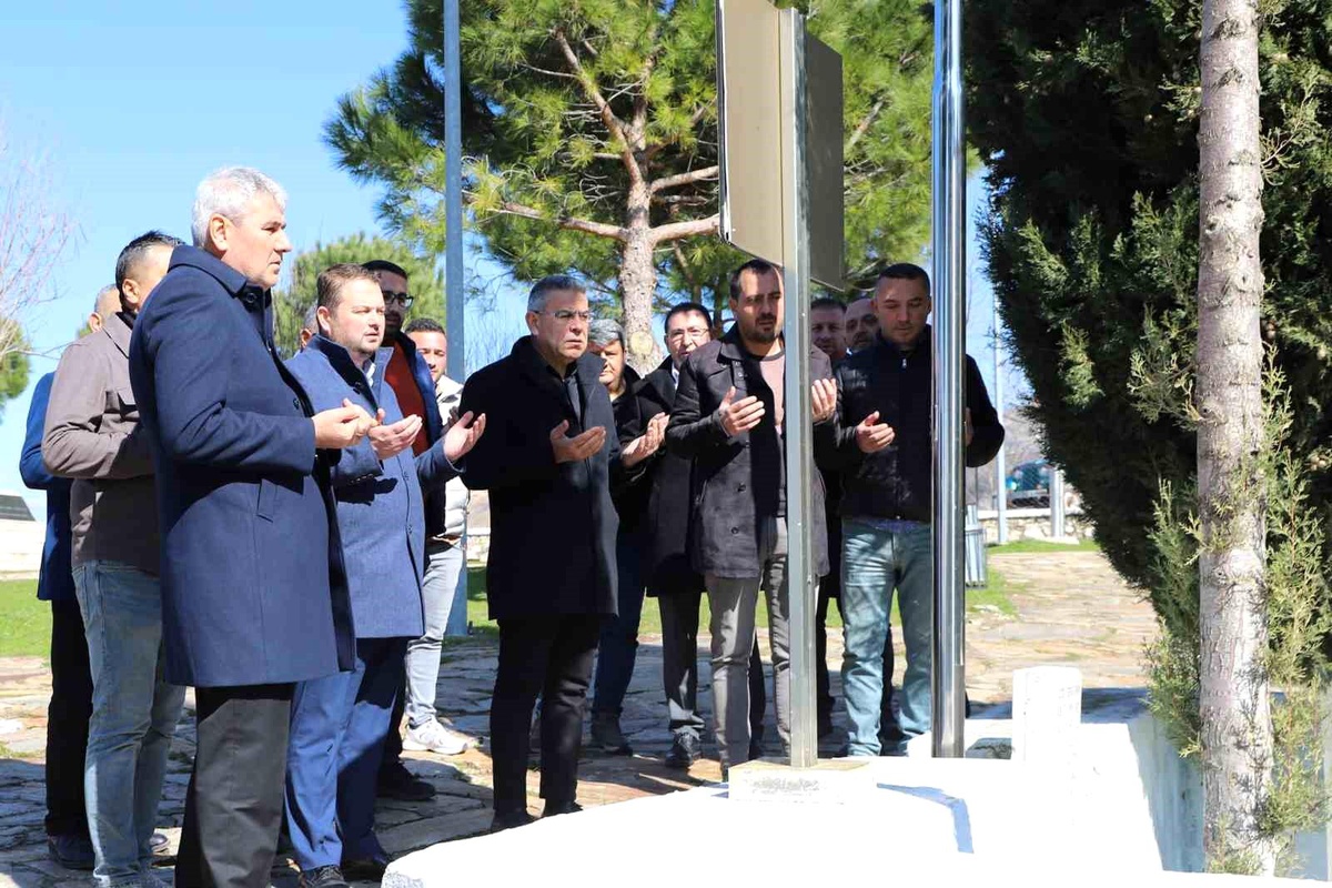 Aydın\'ın Köşk ilçesinde Karatepe Şehitliği\'nde şehitler dualarla anıldı
