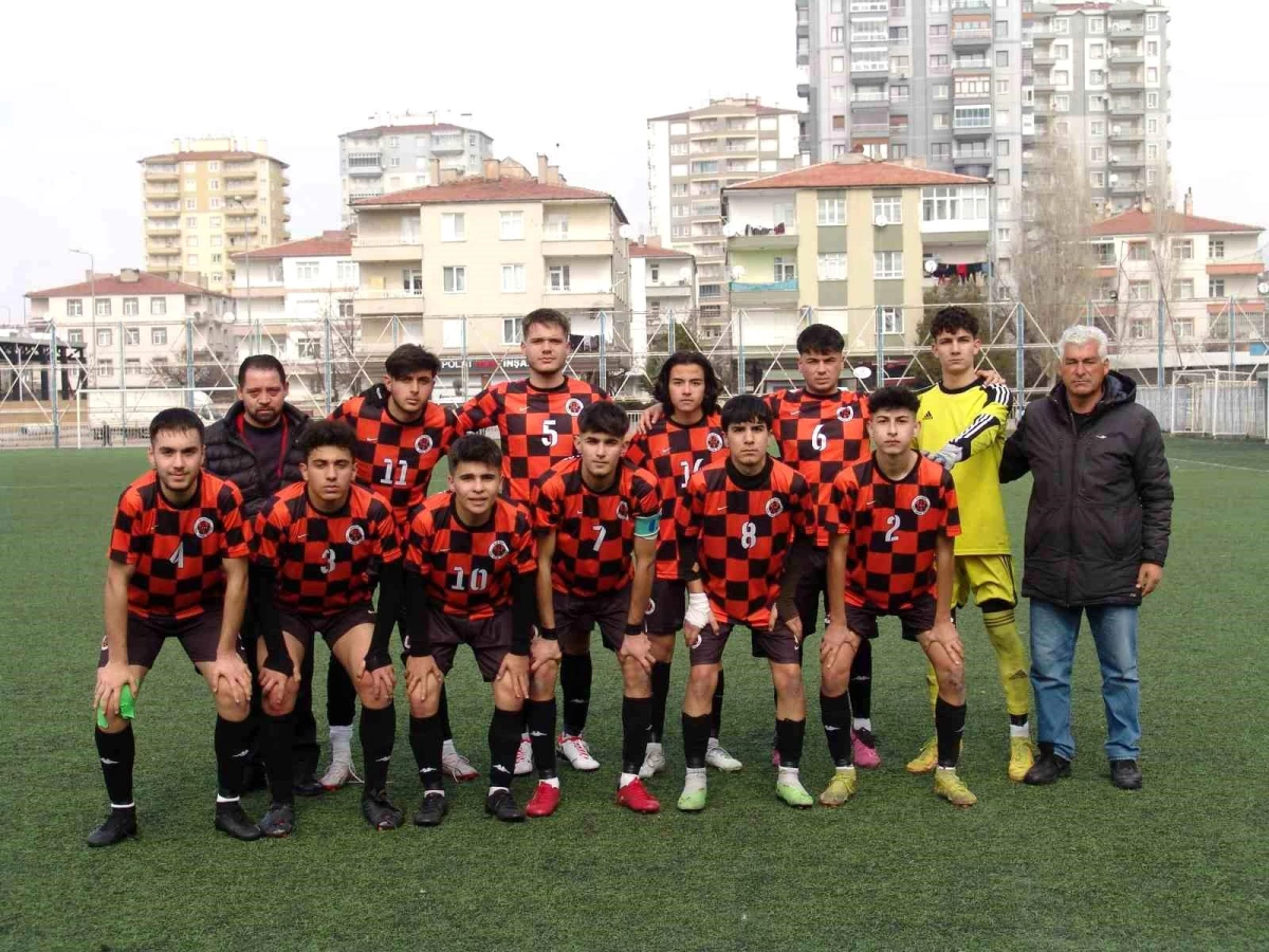 Kayseri Osman Altun Süper U18 Ligi\'nde Kayseri Yolspor ile Hacılar Erciyesspor 1-1 berabere kaldı