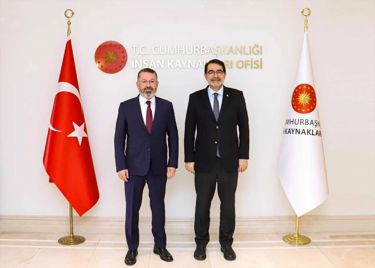 KBÜ Rektörü Prof. Dr. Fatih Kırışık, Cumhurbaşkanlığı İnsan Kaynakları Ofisi Başkanı Doç. Dr. Salim Atay ile görüştü
