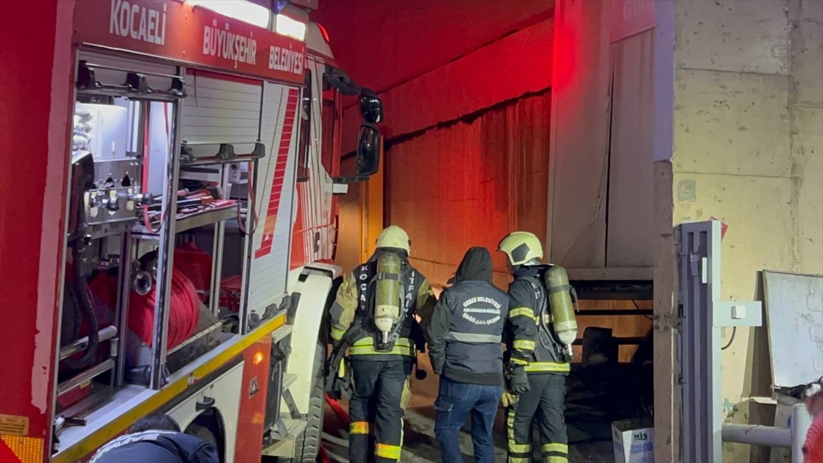 Gebze\'deki Alüminyum Fabrikasında Çıkan Yangın Söndürüldü