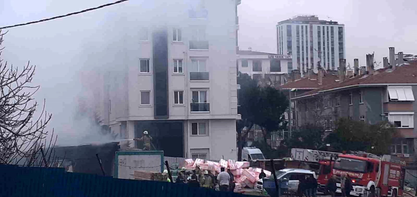 Maltepe\'de işçilerin kaldığı konteynırda yangın çıktı