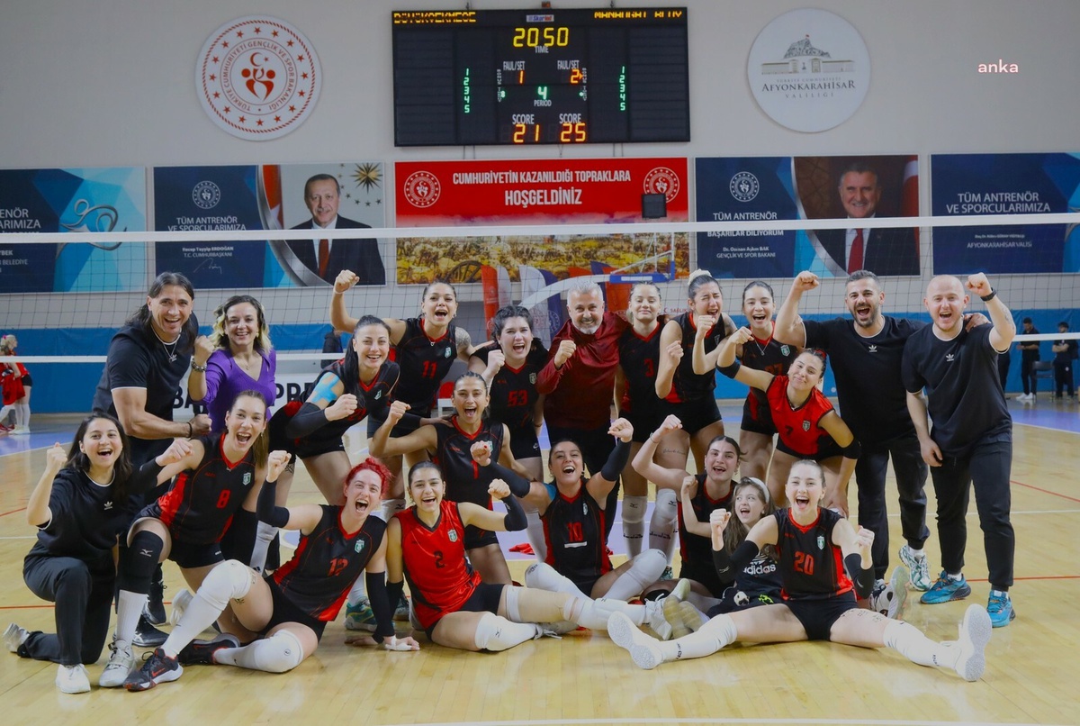 Manavgat Belediyespor Kadın Voleybol Takımı Yarı Finale Yükseldi