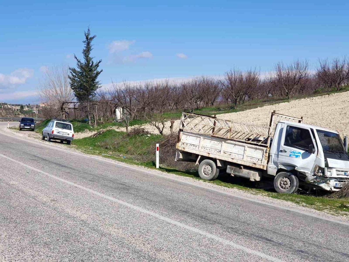 Mersin\'de trafik kazası: 2 kişi yaralandı
