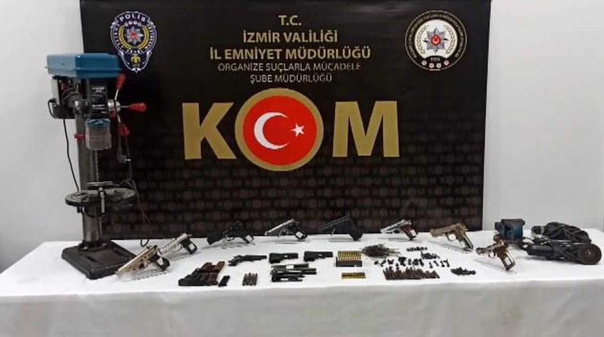 İzmir\'de Silah İmalatı Operasyonu: Muhtar Adayı da Gözaltında