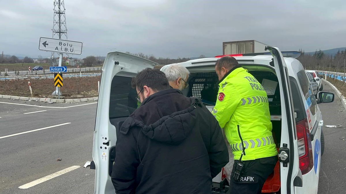 Bolu\'da Tır ile Otomobil Çarpışması: Maddi Hasarla Atlatıldı