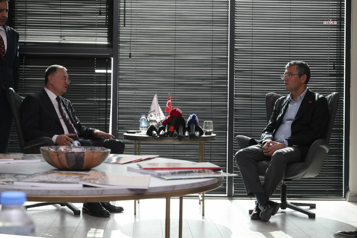 CHP Genel Başkanı Özgür Özel, Hatay Büyükşehir Belediye Başkanı Lütfü Savaş ile görüştü