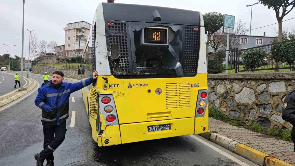 Sarıyer\'de İETT otobüsüne çöp kamyonu çarptı: 3 yaralı