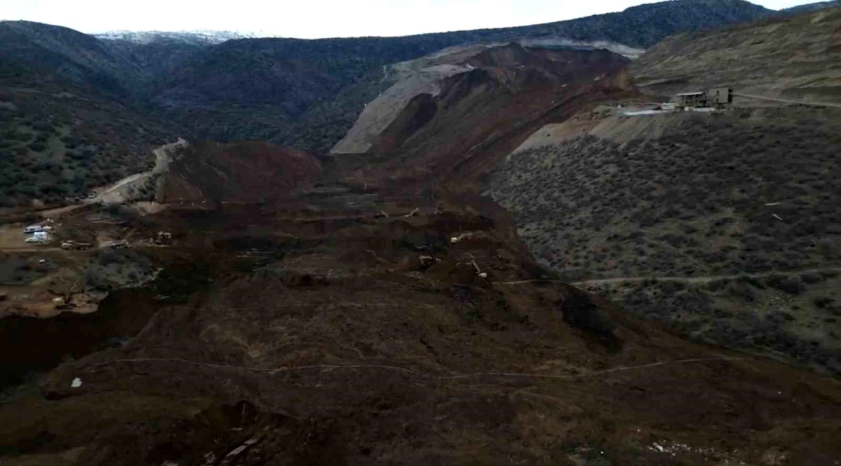 Erzincan İliç\'teki maden sahasında kaybolan 9 kişi için arama kurtarma çalışmaları sürüyor