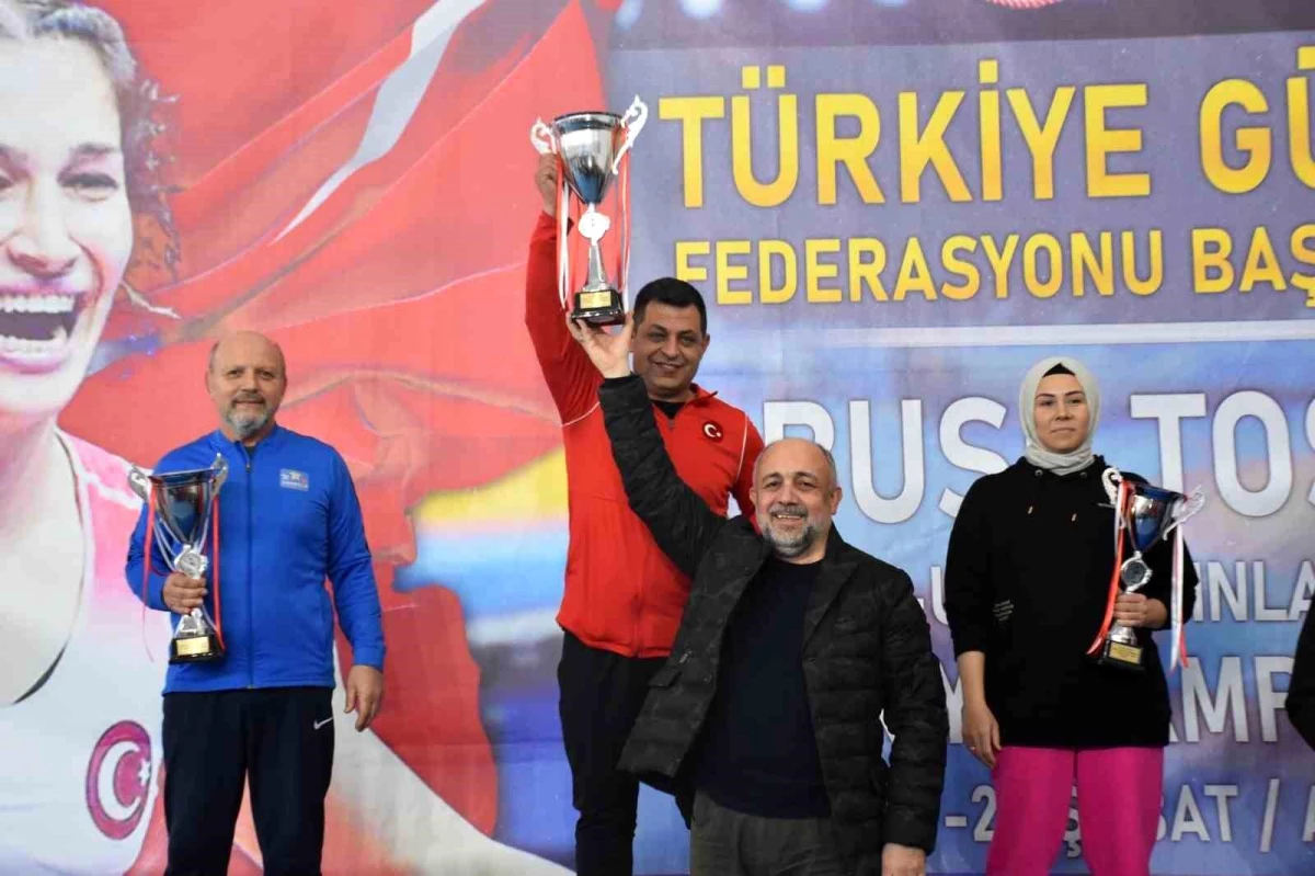 Buse Tosun U-17 Kadınlar Güreş Türkiye Şampiyonası\'nda Taşoluk Belediye Spor Kulübü birinci oldu