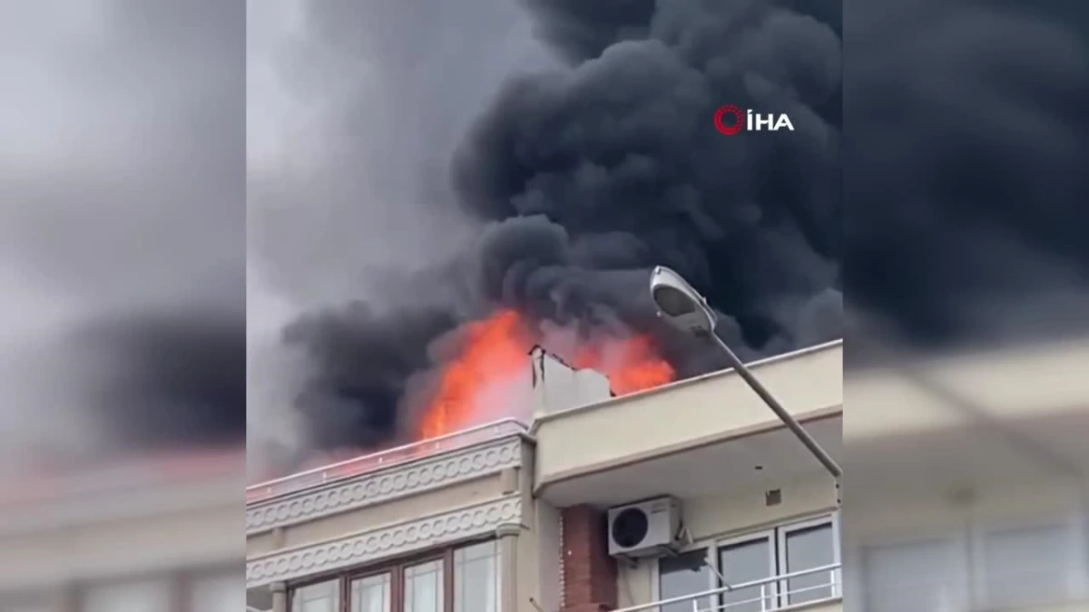 Yalova\'da 4 katlı binanın çatısında yangın