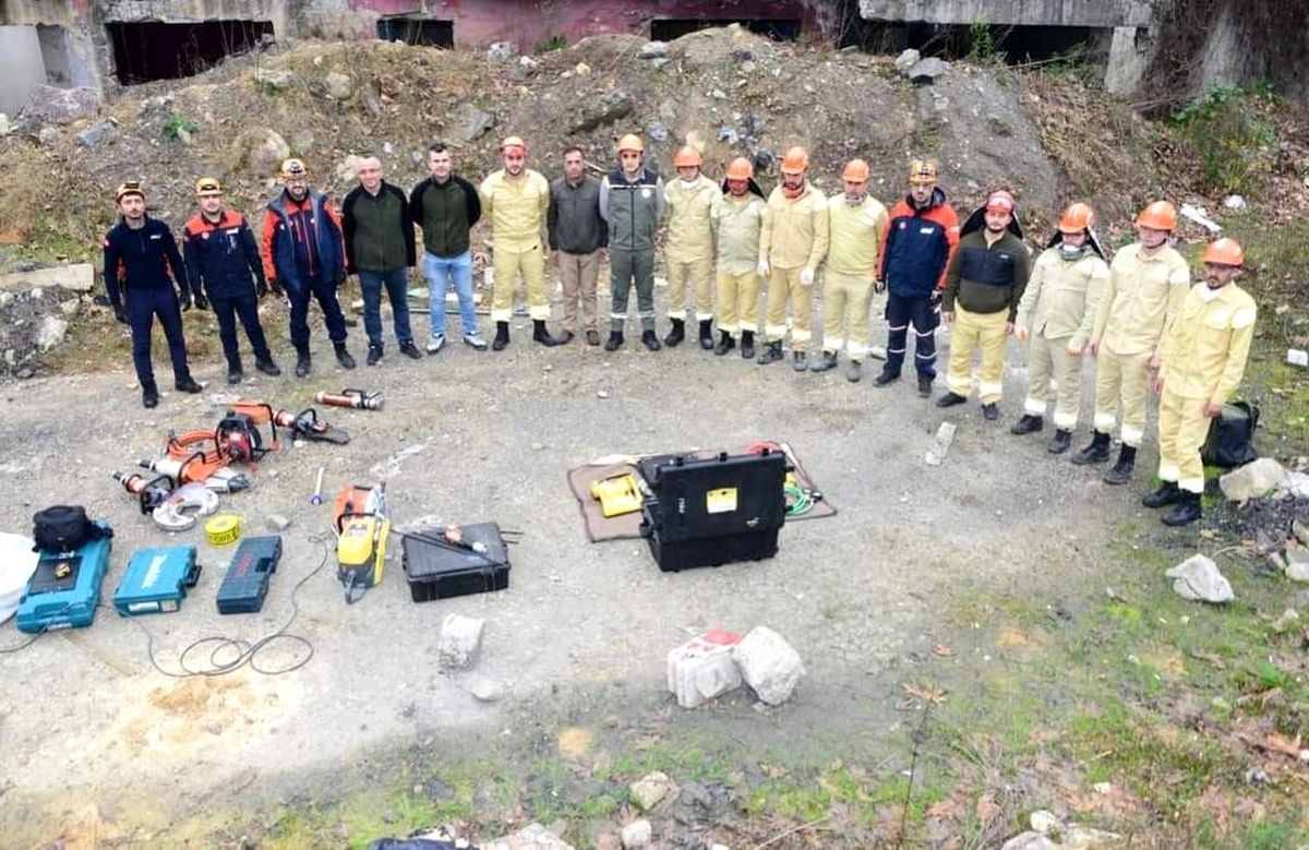Zonguldak Orman Bölge Müdürlüğü\'nde Orman Kurtarma Ekibine Arama Kurtarma Eğitimi Tamamlandı