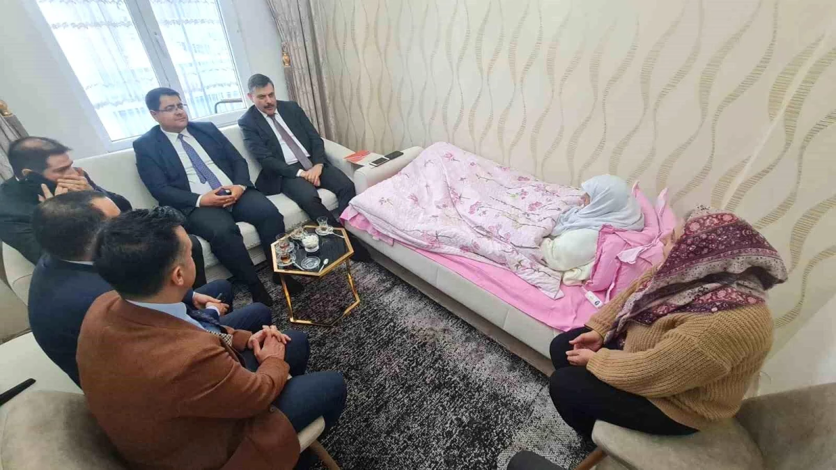 Vali Mustafa Çiftçi, 82 yaşındaki Günen Karaoğlu\'nu evinde ziyaret etti