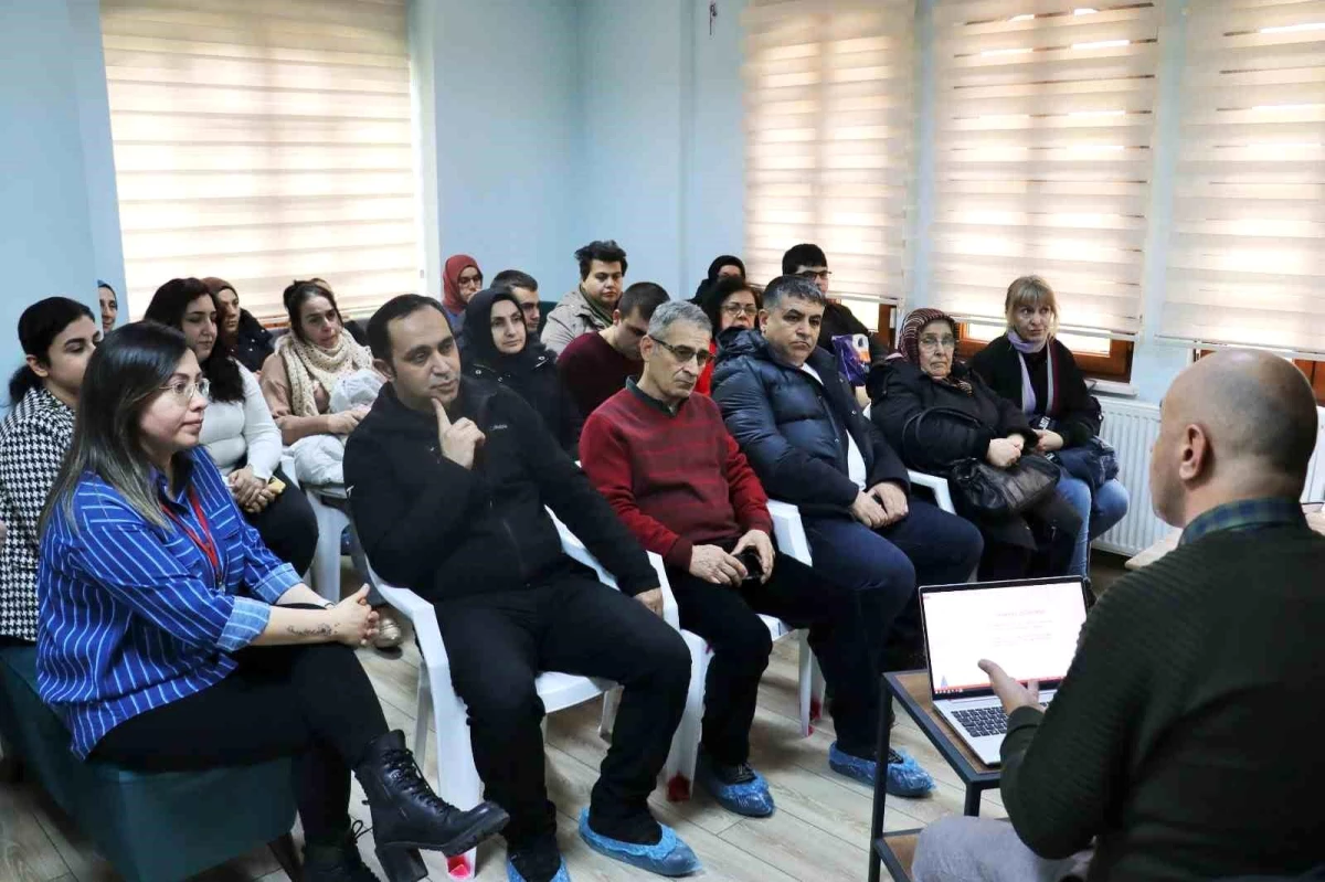 İzmit Belediyesi YADEV\'te Otizm Semineri Düzenlendi
