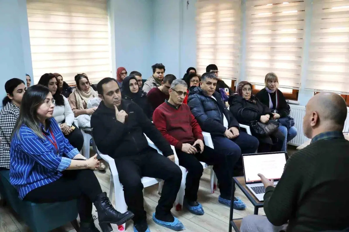 İzmit Belediyesi YADEV\'te Otizm Semineri Düzenlendi