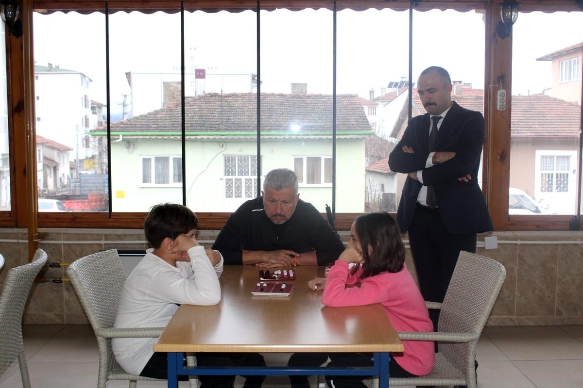 Bilecik Gölpazarı Kaymakamı Alparslan Sözen, Akıl ve Zeka Oyunları Turnuvası\'na katıldı