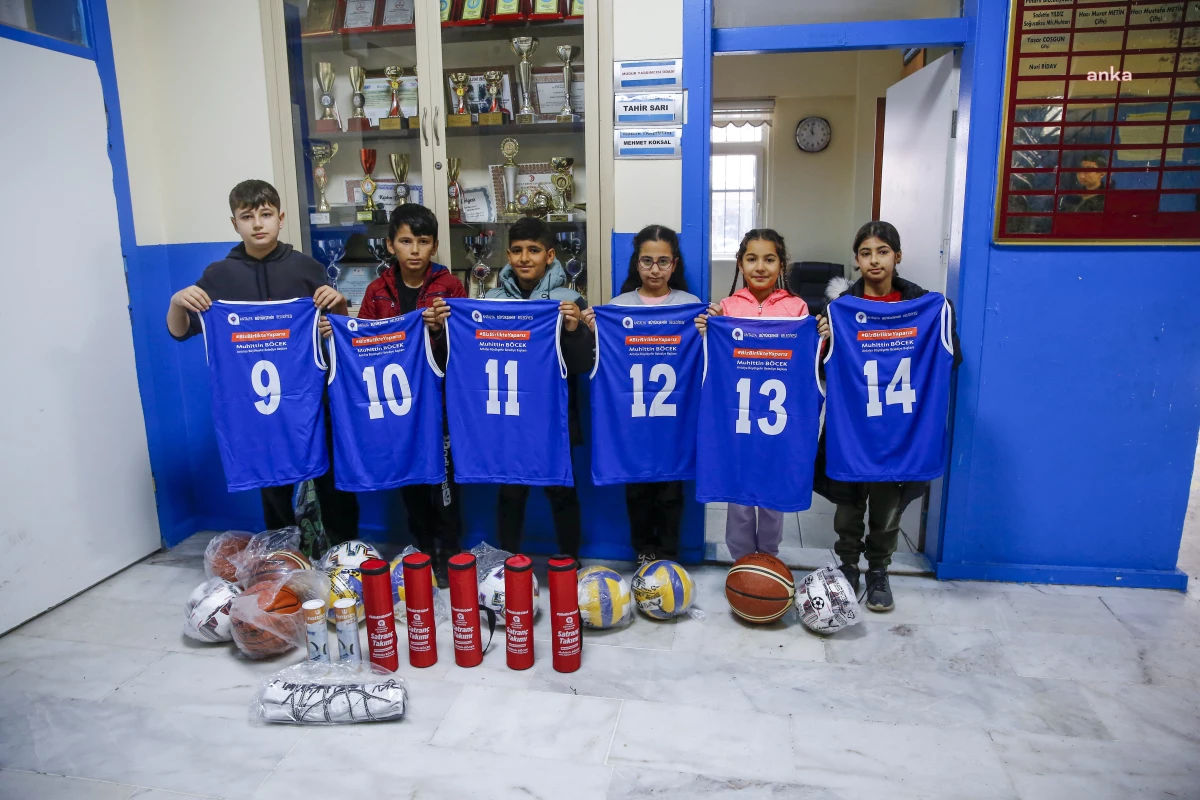 Antalya Büyükşehir Belediyesi\'nden 80 okula spor malzemesi desteği