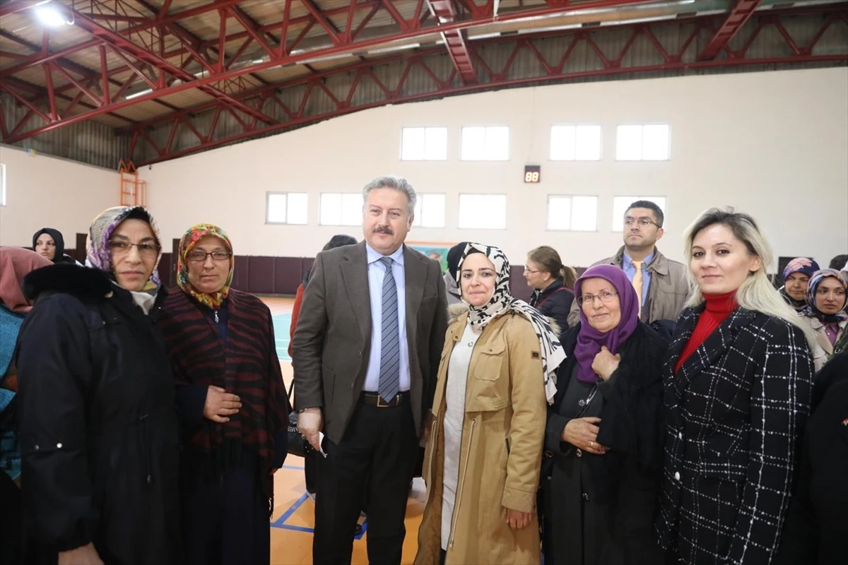 Melikgazi Belediye Başkanı Mustafa Palancıoğlu, AK Parti Melikgazi İlçe Kadın Kolları ile buluştu