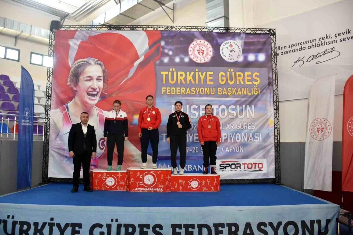 Buse Tosun U17-U20 Kadınlar Güreş Türkiye Şampiyonası\'nda Madalyalar Sahiplerini Buldu