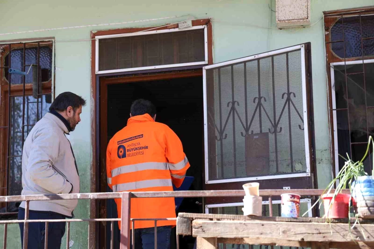 Antalya Büyükşehir Belediyesi Sel Felaketi Sonrası Yardım Çalışmalarını Sürdürüyor