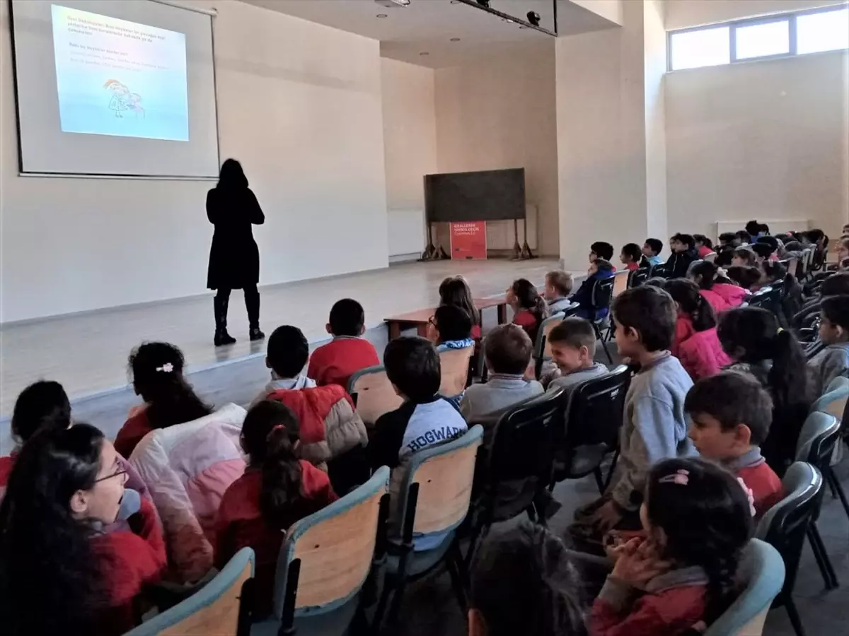 Çanakkale\'de ilkokul öğrencilerine ihmal ve istismar konularında seminer verildi