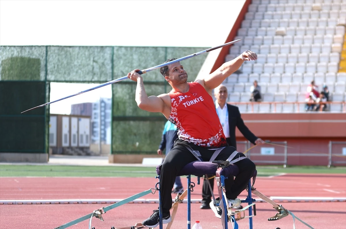 Muhammed Khalvandi, yeni dünya rekoru kırdı ve Paris 2024 Paralimpik Oyunları\'nda şampiyonluk hedefliyor