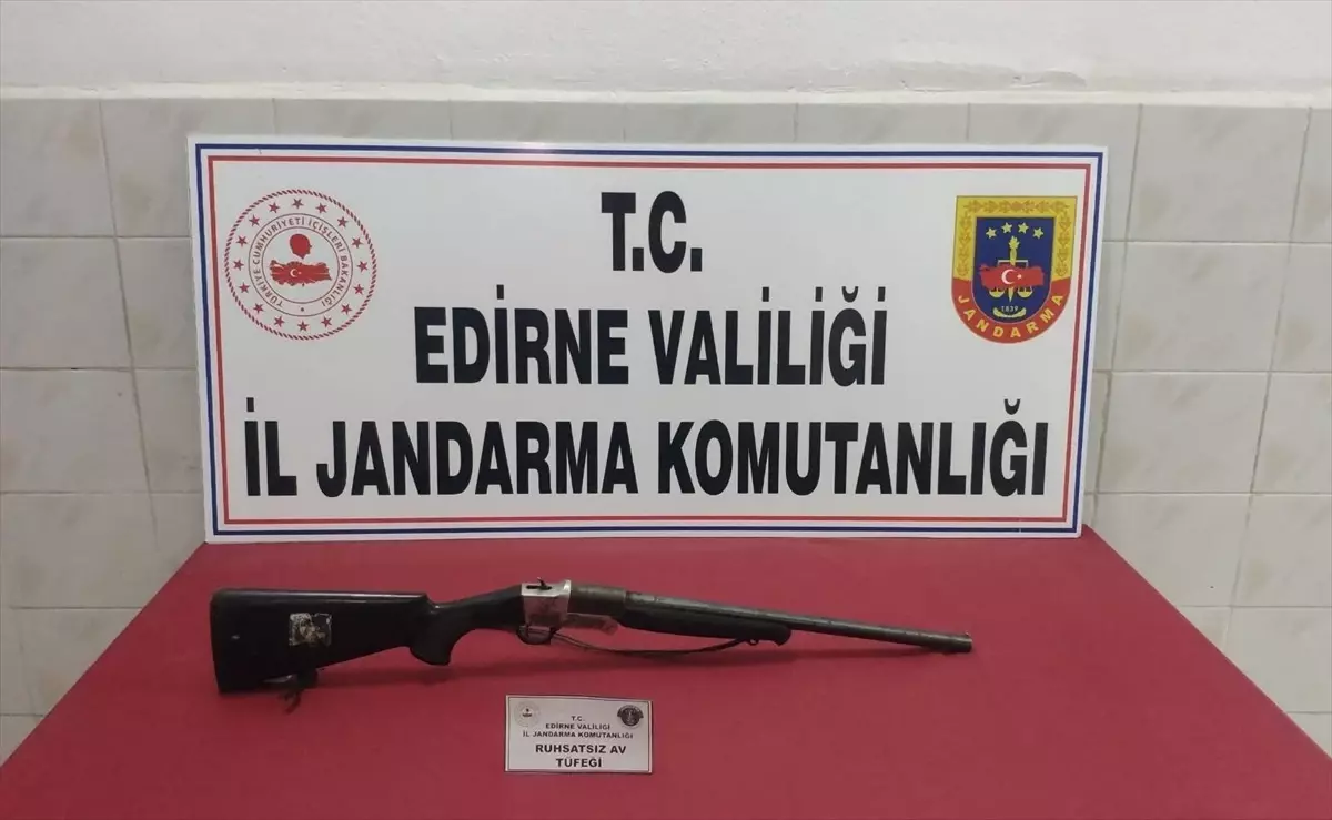 Edirne\'de Ruhsatsız Av Tüfeği ve Uyuşturucu Ele Geçirildi