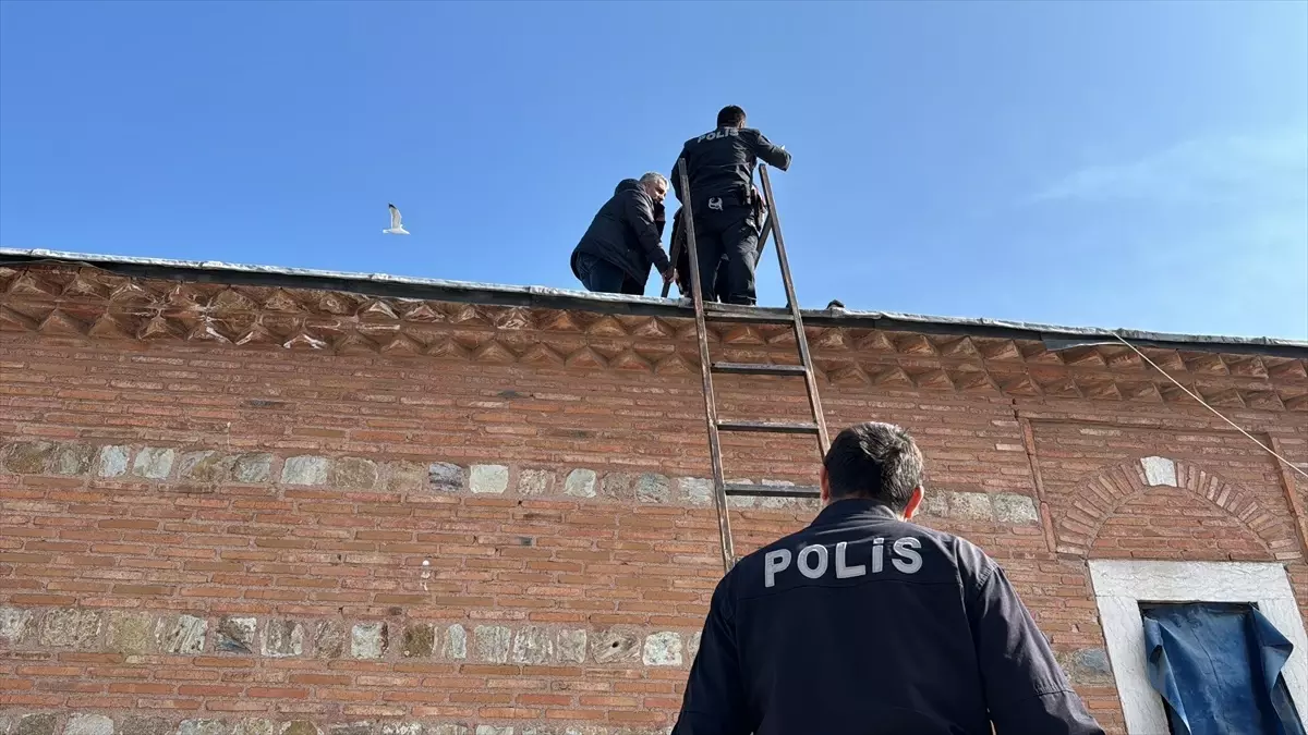 Edirne\'de Tarihi Alipaşa Çarşısı\'nın kubbesindeki fil gözü camları kırıldı