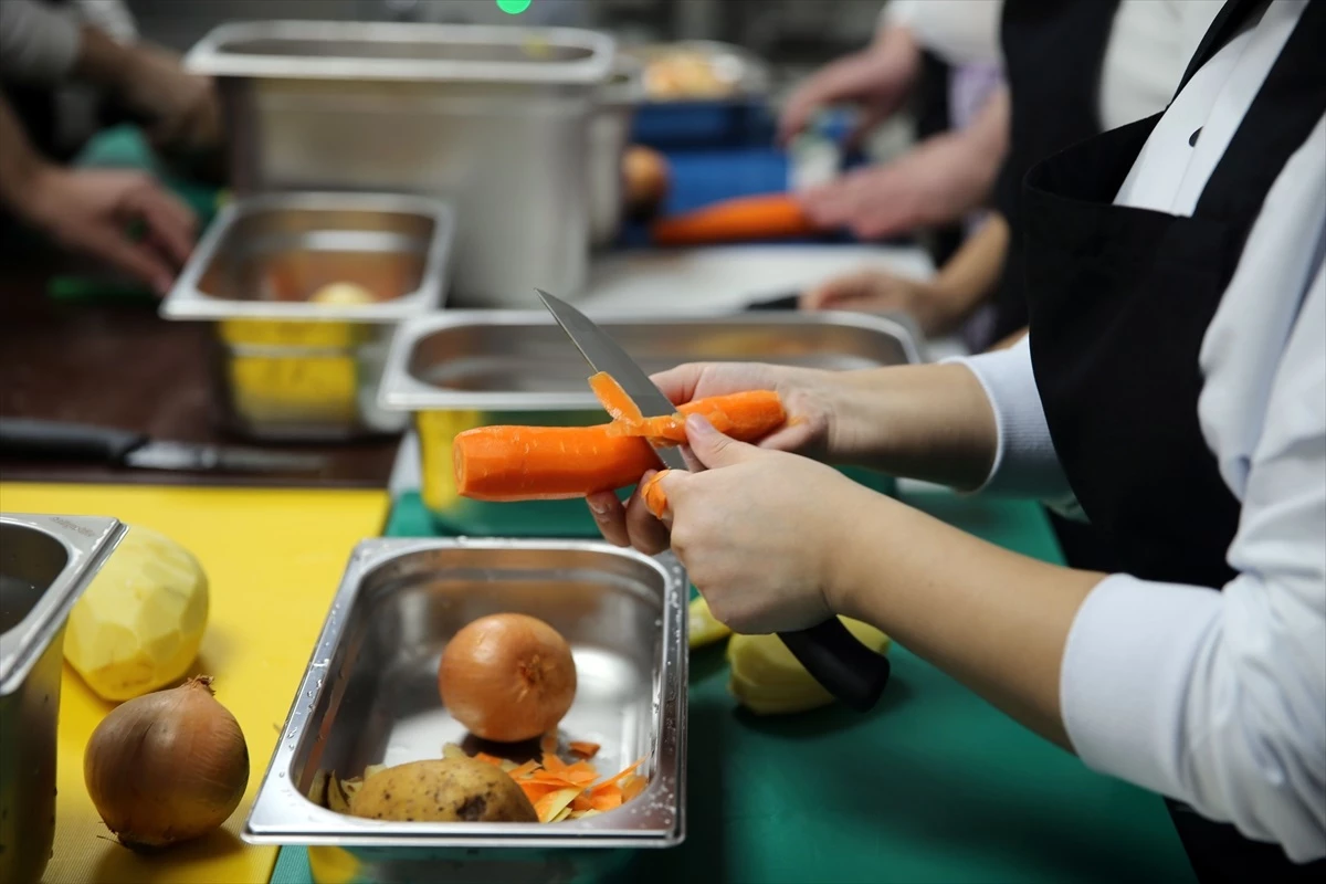 Edirne\'de Yeme İçme Sektöründe İstihdam Garantili Aşçı Yardımcılığı Eğitimi Başlatıldı