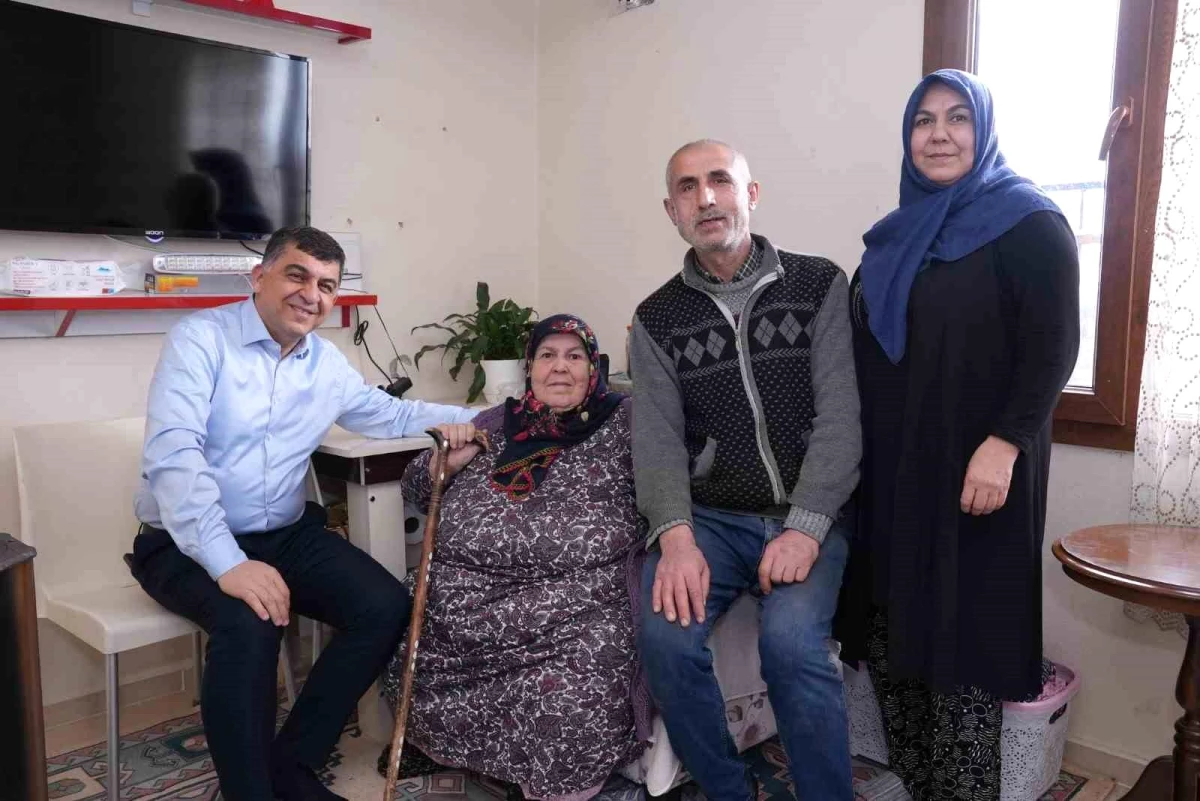 Şehitkamil Belediye Başkan Adayı Rıdvan Fadıloğlu, 69 yaşındaki Pervin Orhan\'ı evinde ziyaret etti