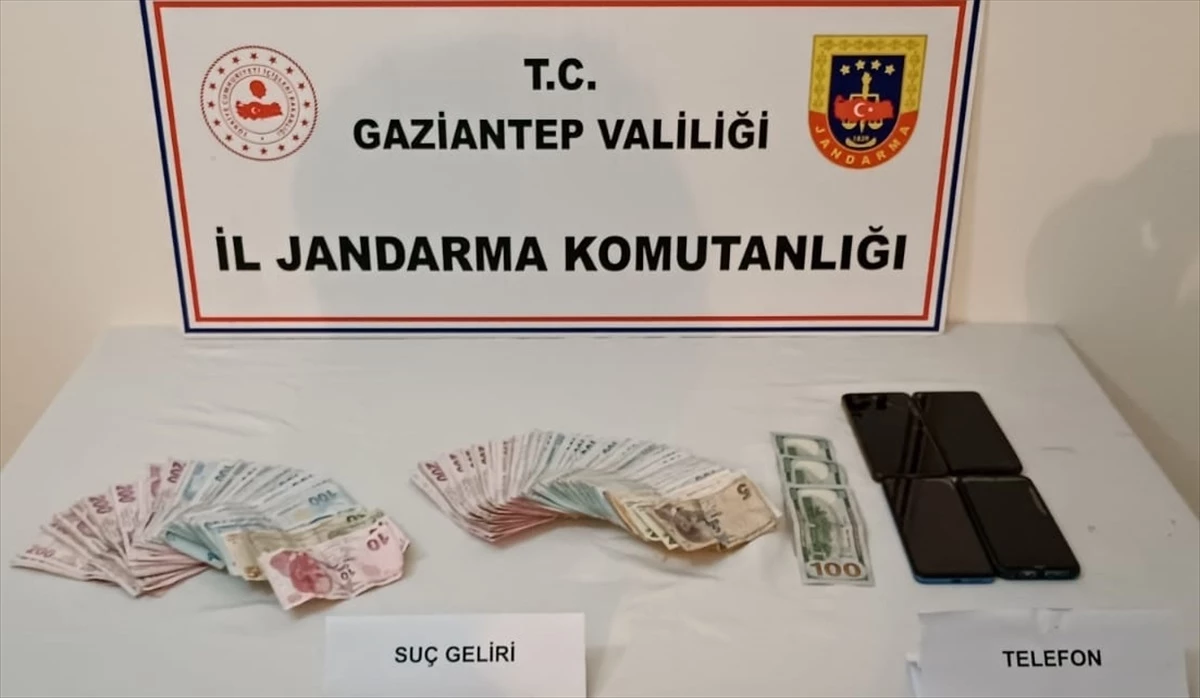 Gaziantep\'te Göçmen Kaçakçılığı Yapan 4 Şüpheli Tutuklandı